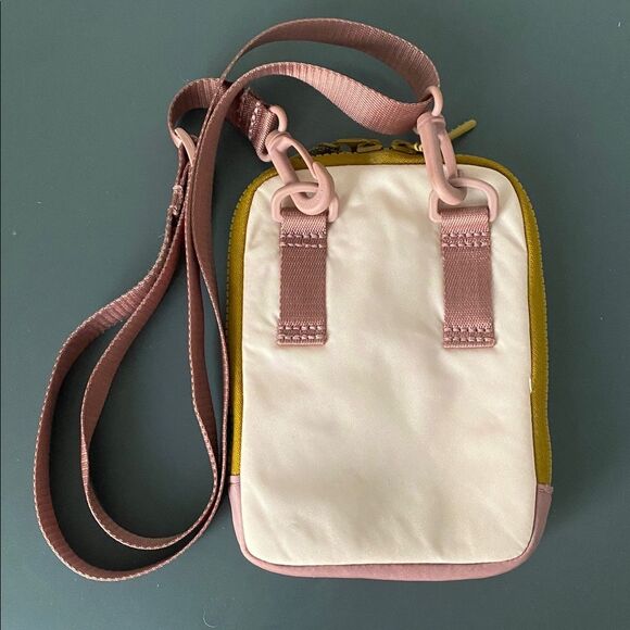 easy access cross body bag lululemon OXFORd x Crossbody 1.5L  OXFORd Company Store Multi-Pocket Crossbody Bag 2.5L |